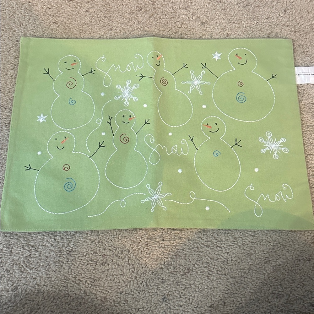 Festive Holiday Placemat assortment of 5- Red, Green, Burgundy, and Cream - Picture 6 of 12